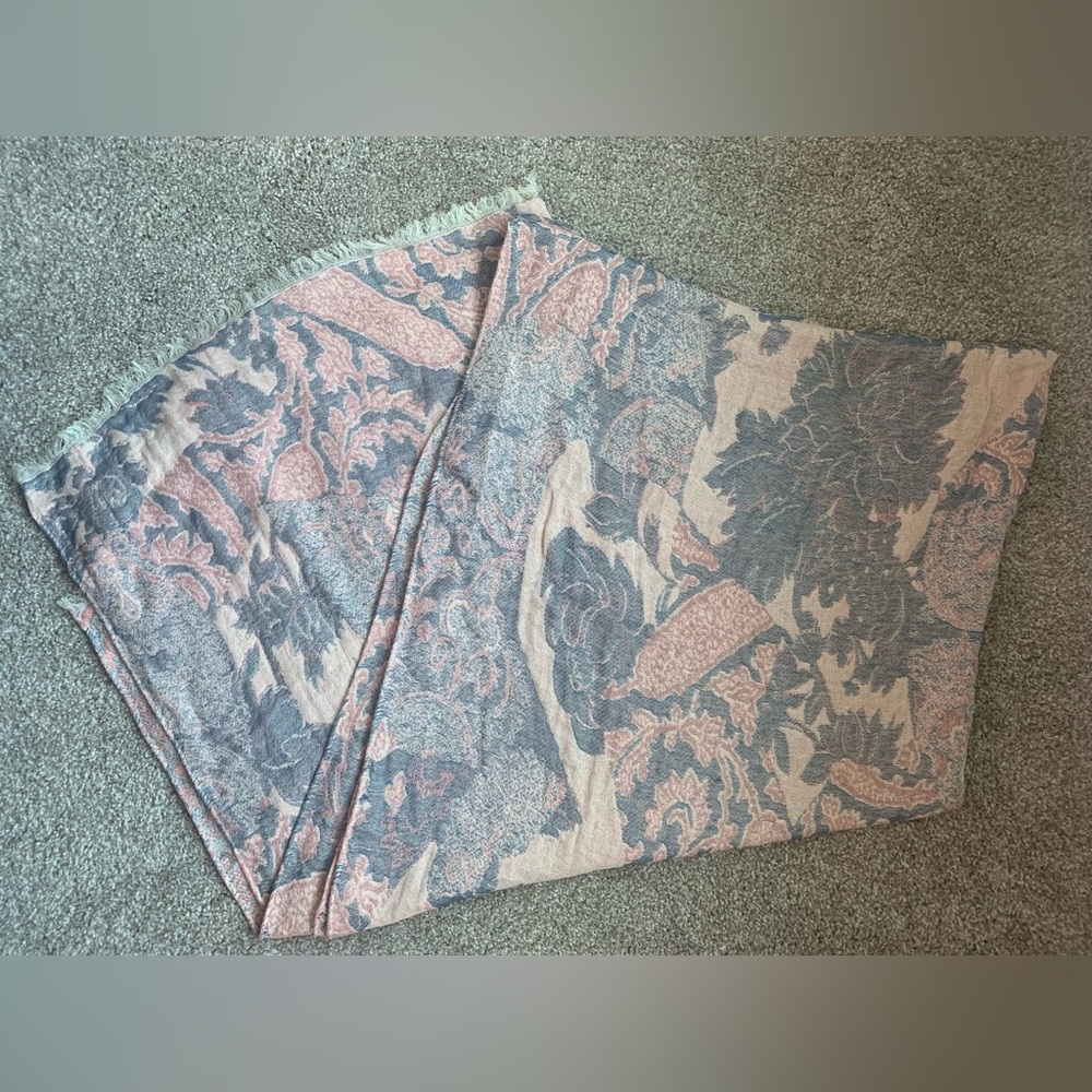 Abercrombie & Fitch scarf